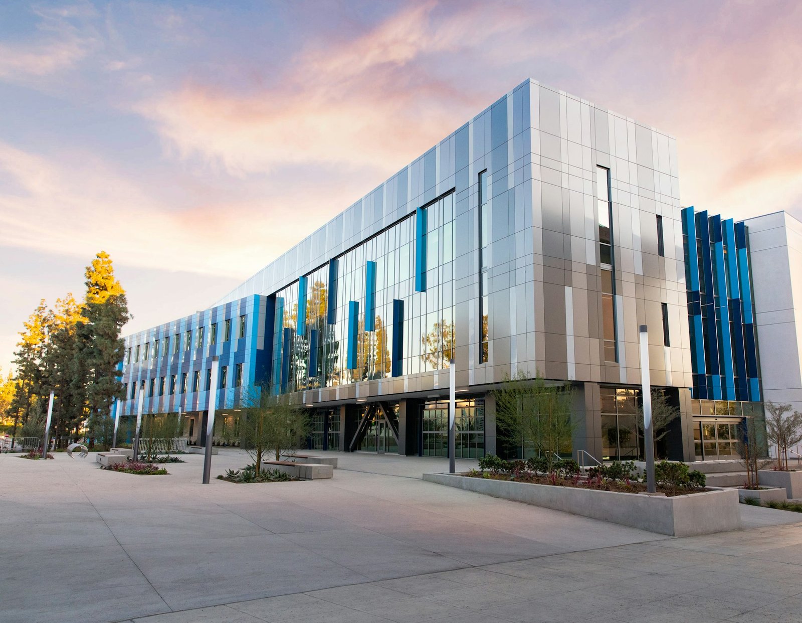 Commercial building design with aluminium and glass facade in Lahore