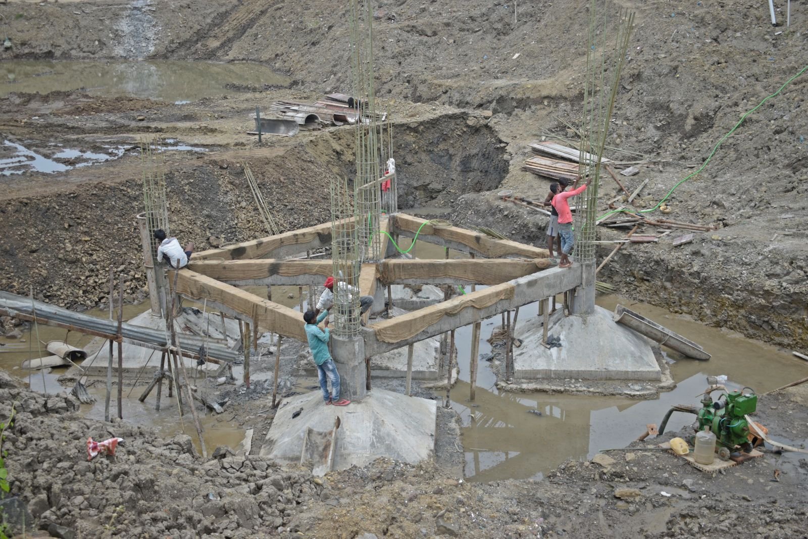 Column reinforcement and steel rebar during structural strengthening